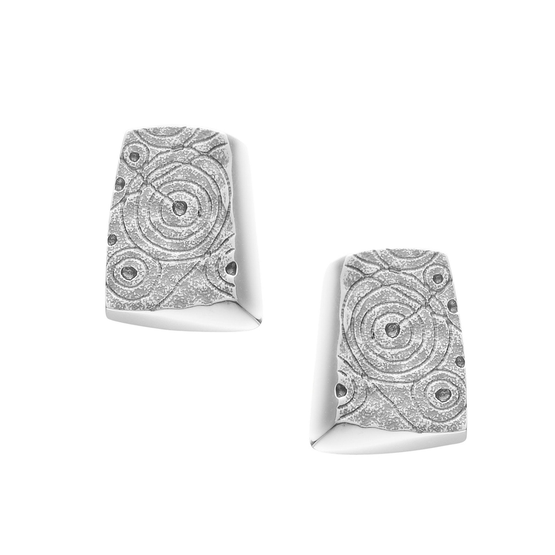 A pair of rectangular silver cuff links with a details geometric design, from the Kilmartin Collection